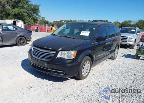 2015 Chrysler Town & Country Touring z USA, uszkodzony, nr VIN 2C4RC1BG7FR697910